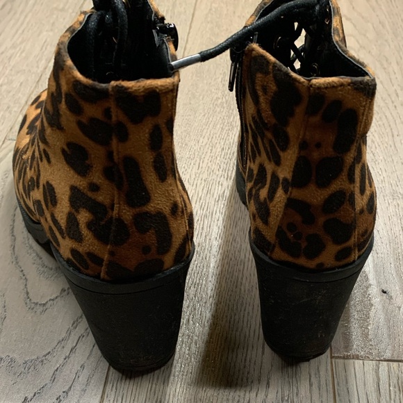 Harlow Faux suede leopard print ankle boots - Picture 4 of 6